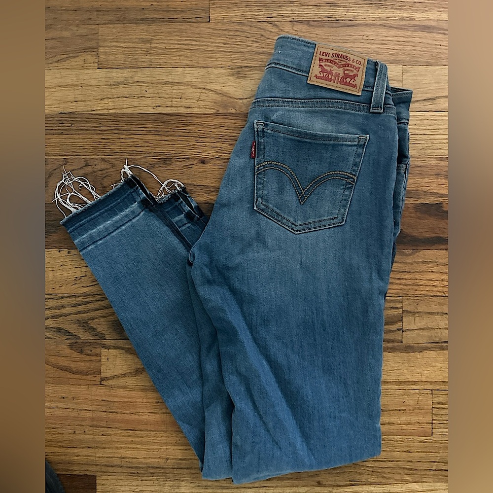 Levis 535 Women’s Distressed Super Skinny Jeans Size 26
